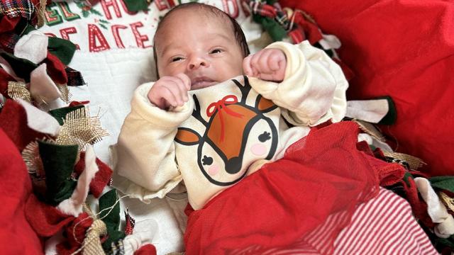 dmc-hutzel-nicu-2024-holiday-4a.jpg 