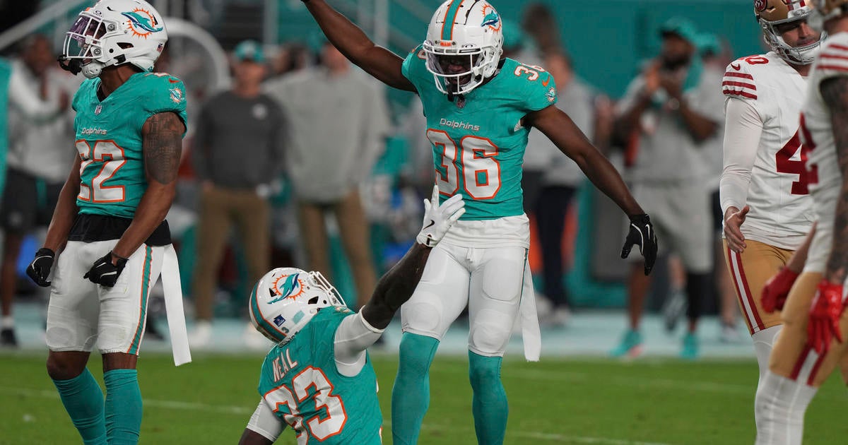 Miami Dolphins keep playoff hopes alive with 29-17 win over San Francisco 49ers, who were eliminated just before game