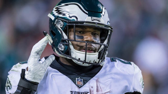 Wendell Smallwood wears an Eagles uniform and helmet during an NFL game in 2018