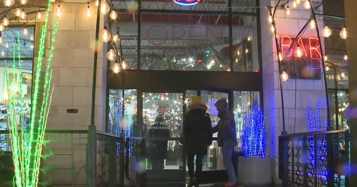 Michiganders hit the stores for last-minute Christmas shopping