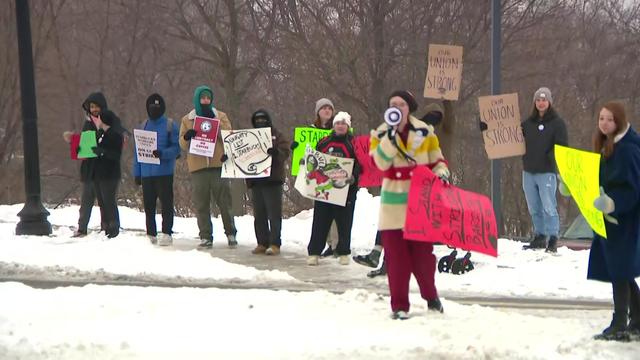 12p-vo-starbucks-strike-wcco6pyw.jpg 