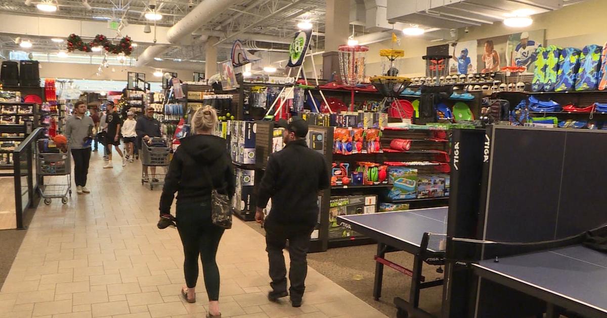 Last-minute Christmas shoppers flood Northern Colorado stores