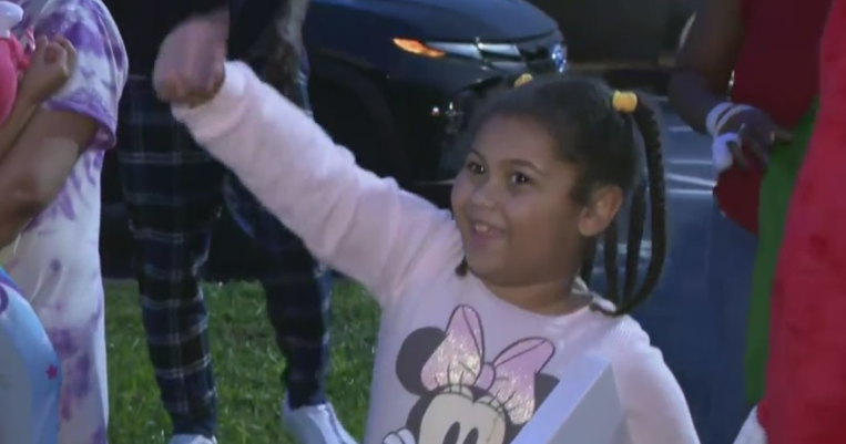 Teens spread joy to children in Broward County on Christmas Day Teens spread joy to children in Broward County on Christmas Day