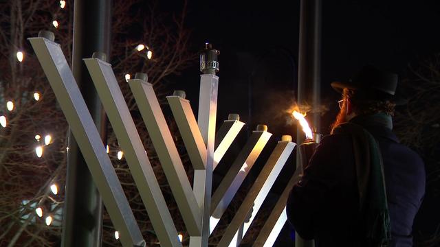 10p-hanukkah-begins-wcco6q8o-00-00-5905.jpg 