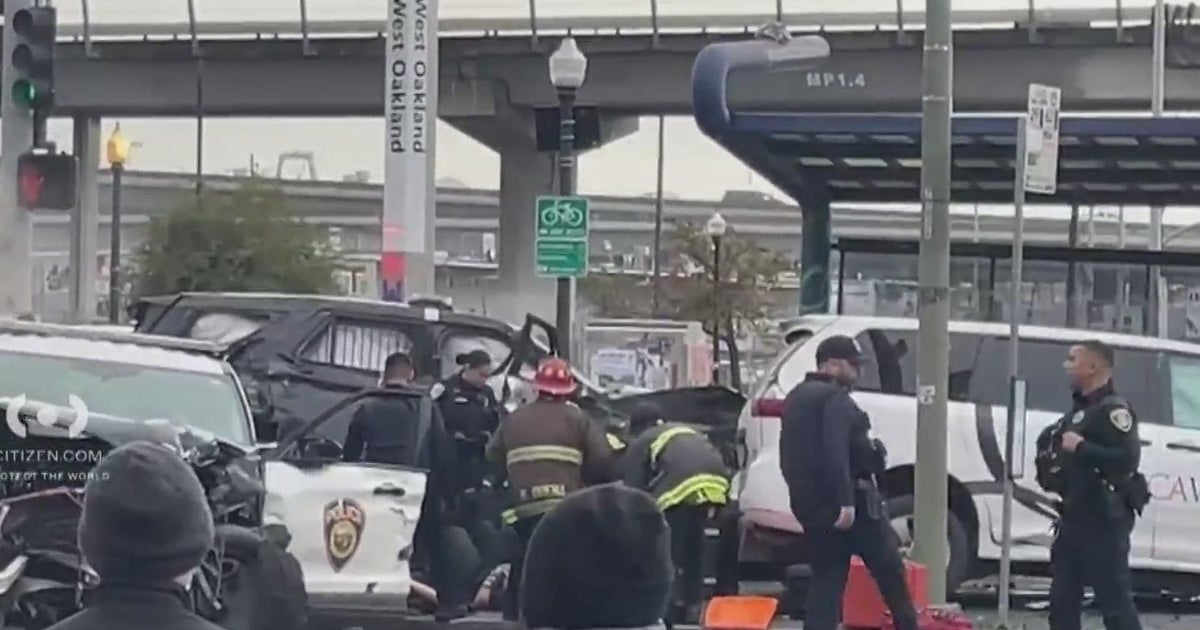 3 BART officers injured in crash in West Oakland - CBS San Francisco