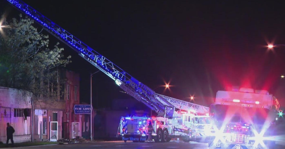 Cause of fire in vacant Fort Worth warehouse under investigation - CBS ...