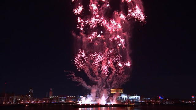 penns-landing-fireworks-1.jpg 