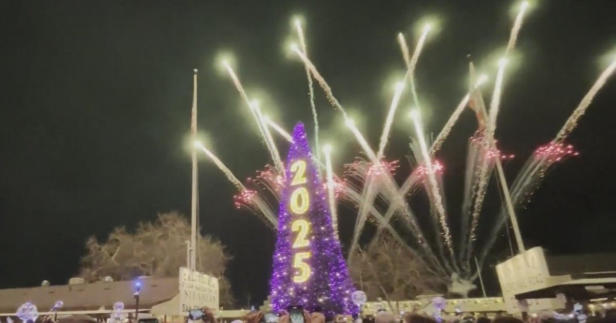 Old Sacramento New Year's Eve bash, fireworks return for first time since pandemic
