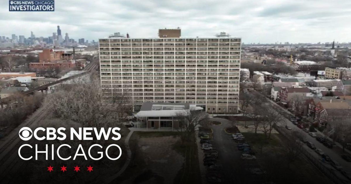 Chicago police shoot and kill man armed with knife in Little Village ...