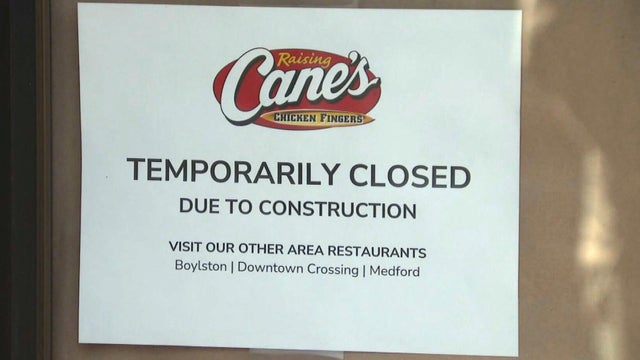 raw-raising-canes-shut-down-pedestrians-walking-in-the-common-20250104.jpg