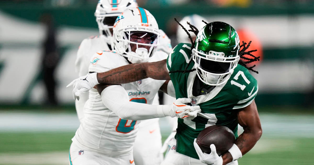 New York Jets top Dolphins 32-20, eliminating Miami from NFL playoffs