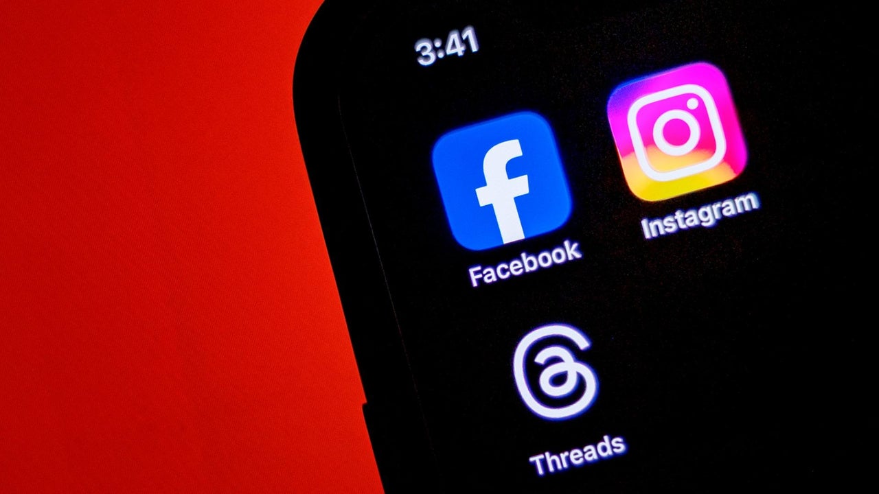 How Meta's new community notes program might work as fact-checking ends for  Facebook, Instagram