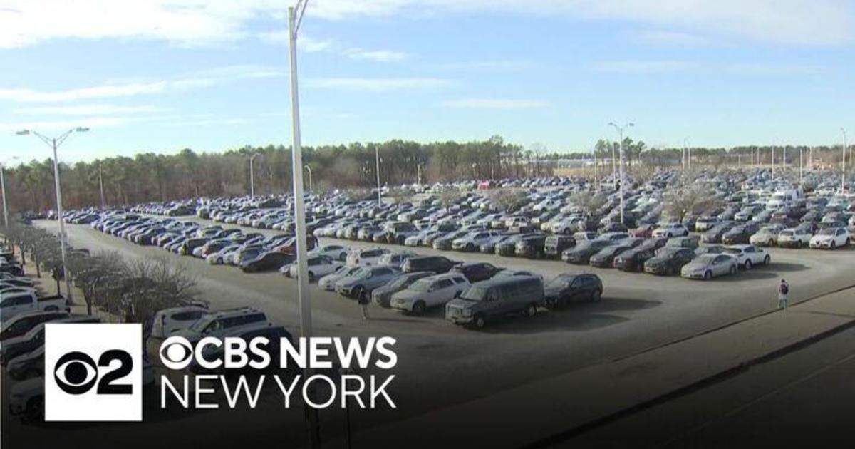 Congestion pricing brings parking problems to LIRR stations, commuters say - CBS New York