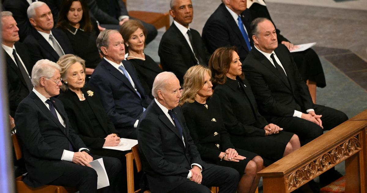 All 5 living presidents attend Jimmy Carter's funeral