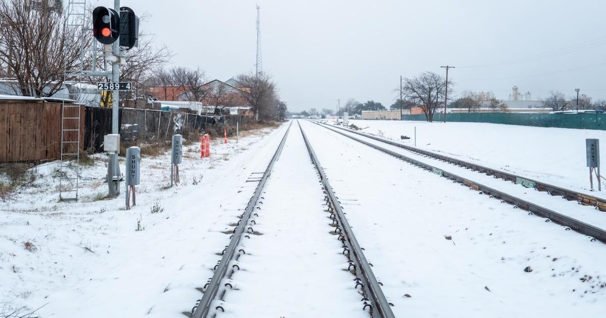 Texas and Virginia area lined in snow and sleet