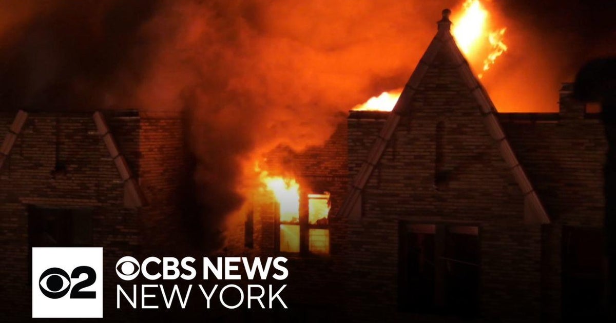 Wallace Avenue fire in the Bronx displaces over 250 - CBS New York