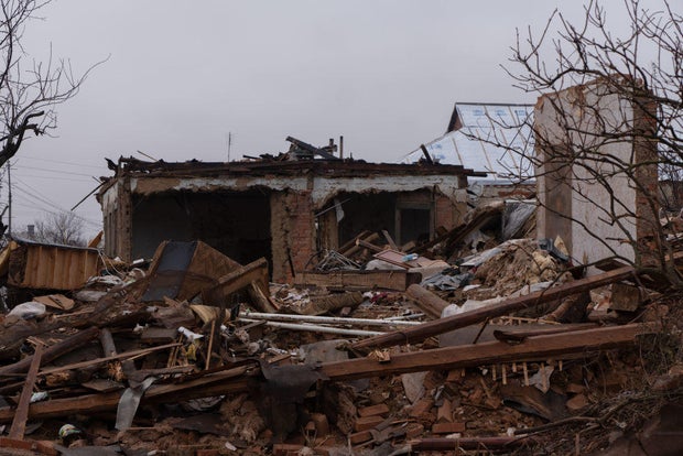 Aldeia Zolochiv após o bombardeio russo