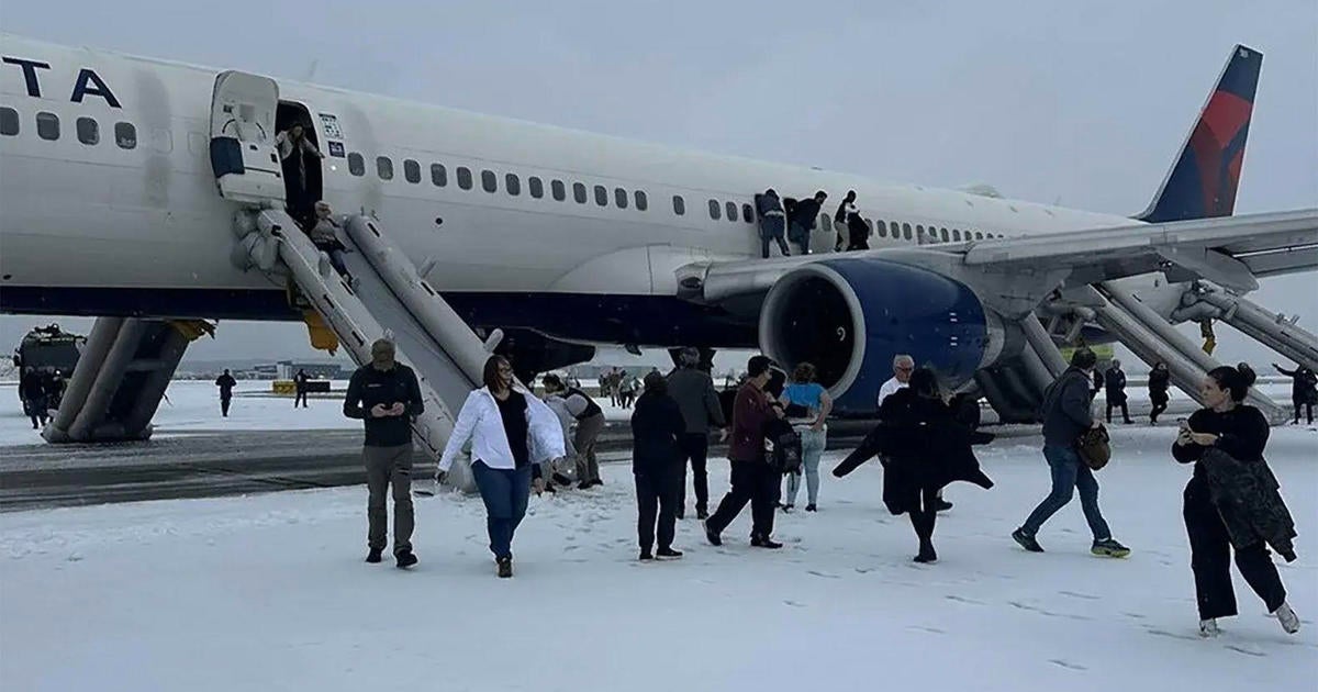 4 injured after Delta Air Lines flight aborted during takeoff in Atlanta