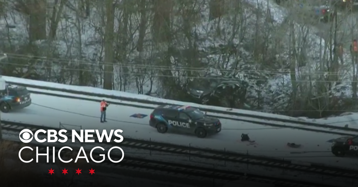 Rock Island Metra line stopped after train hits car outside Chicago ...