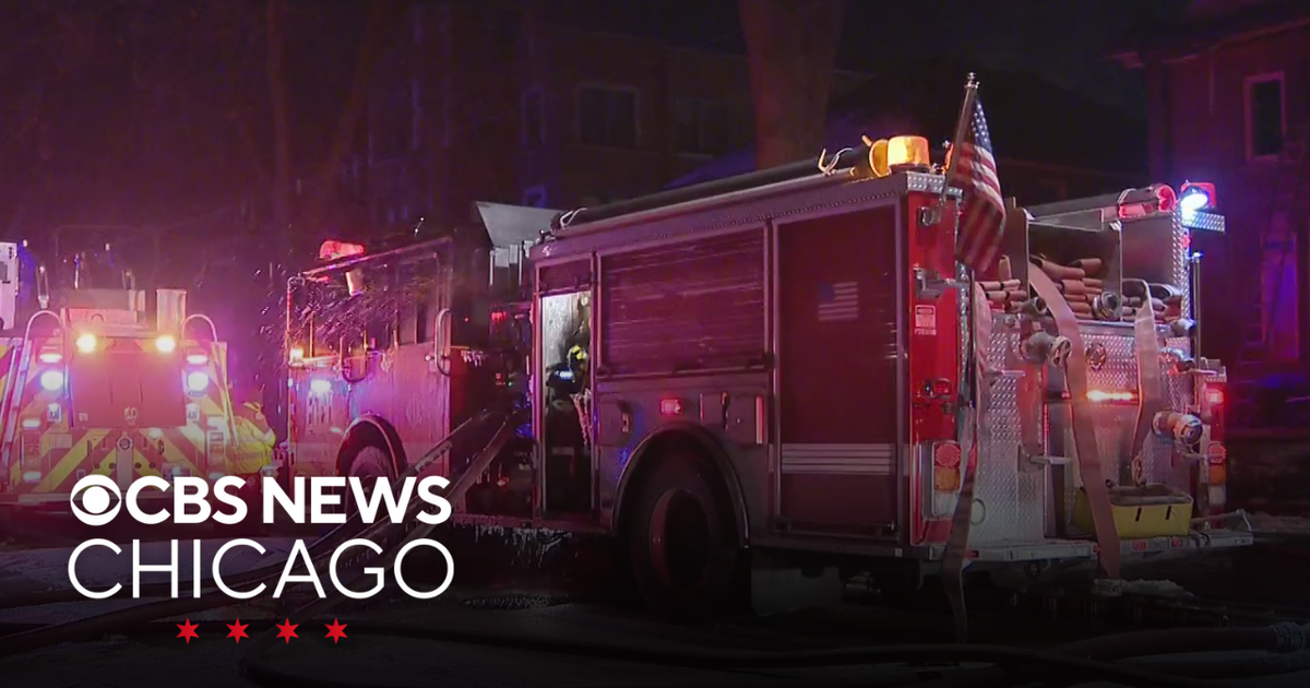 Chicago firefighters battle icy conditions at fire in South Shore - CBS ...