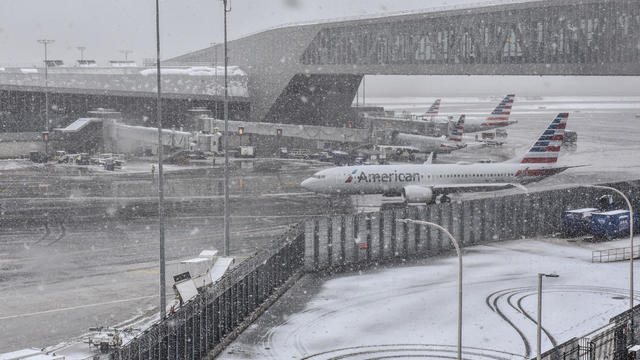 Snowstorm Descends On NYC As Hundreds Of Flights Canceled 