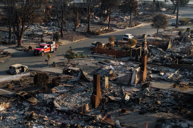Particularly Dangerous Situation warning issued, Los Angeles County reopens Altadena to residents - CBS Los Angeles