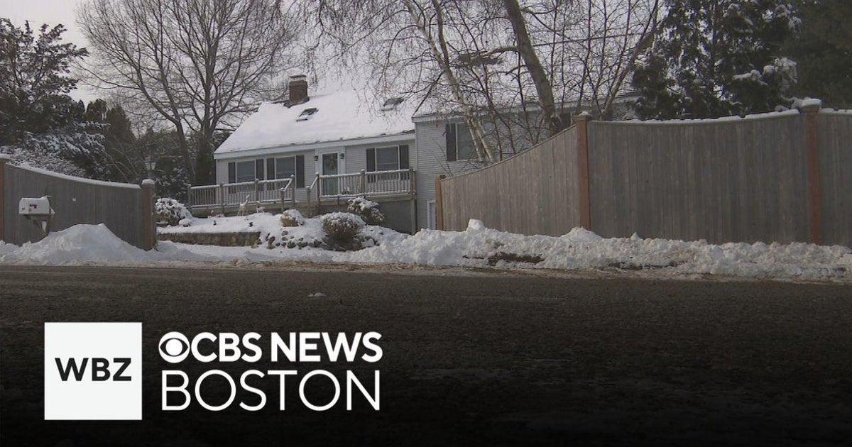 Police investigate death of man in Ipswich - CBS Boston