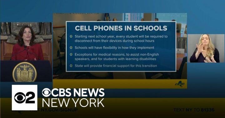 New York moves one step closer to a school cellphone ban - CBS New York