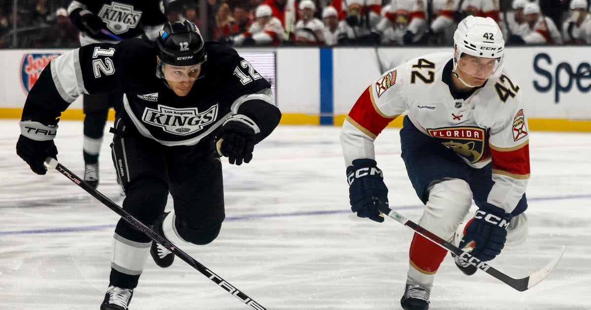 LA Kings rally to beat Florida Panthers 2-1