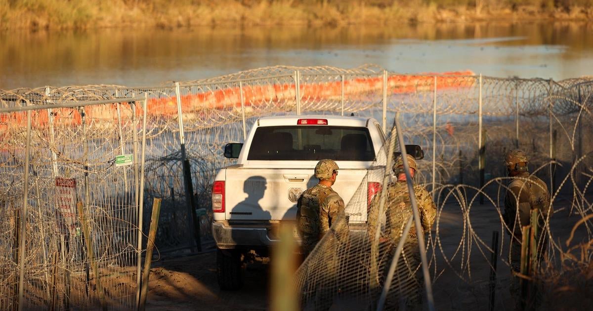 U.S. troops head to southern border as deportations continue