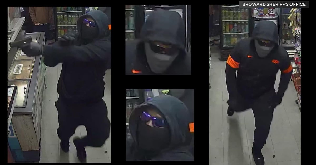 Caught on video: Suspects sought in attempted armed robbery near Fort Lauderdale Caught on video: Suspects sought in attempted armed robbery near Fort Lauderdale