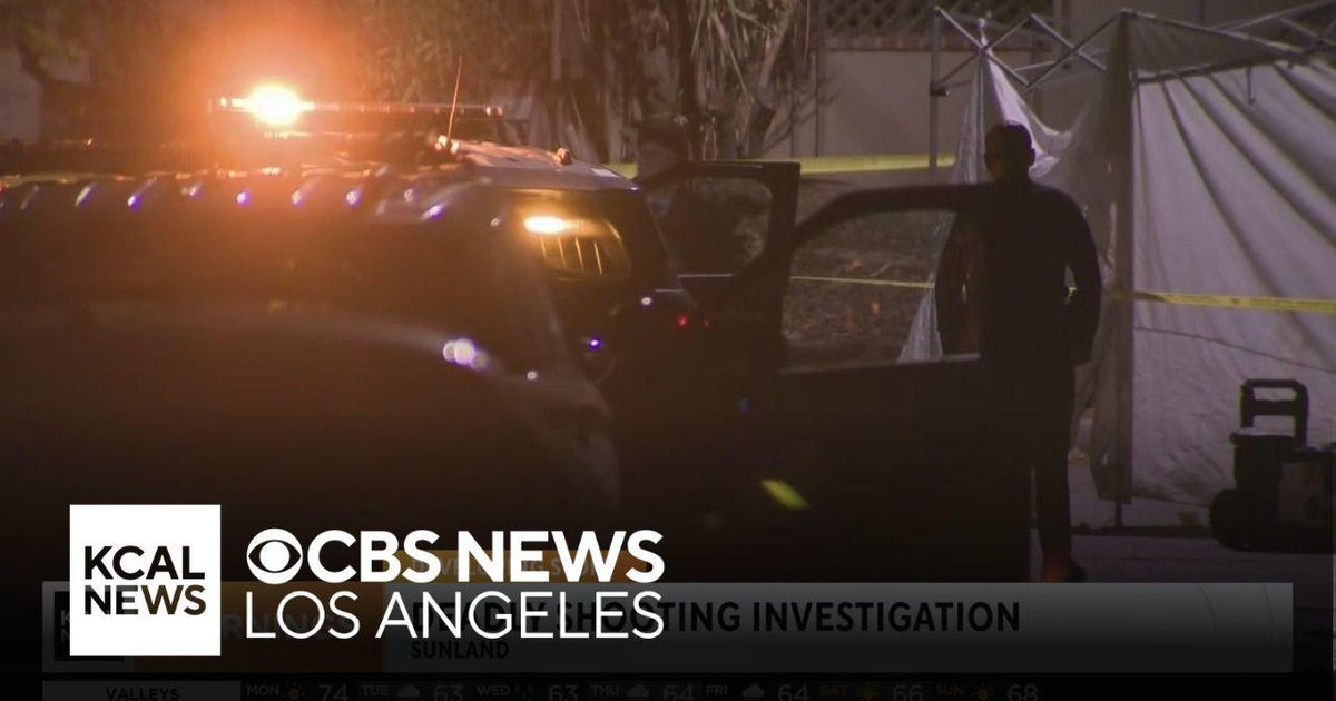 Police search for fatal shooting suspects in Sunland - CBS Los Angeles