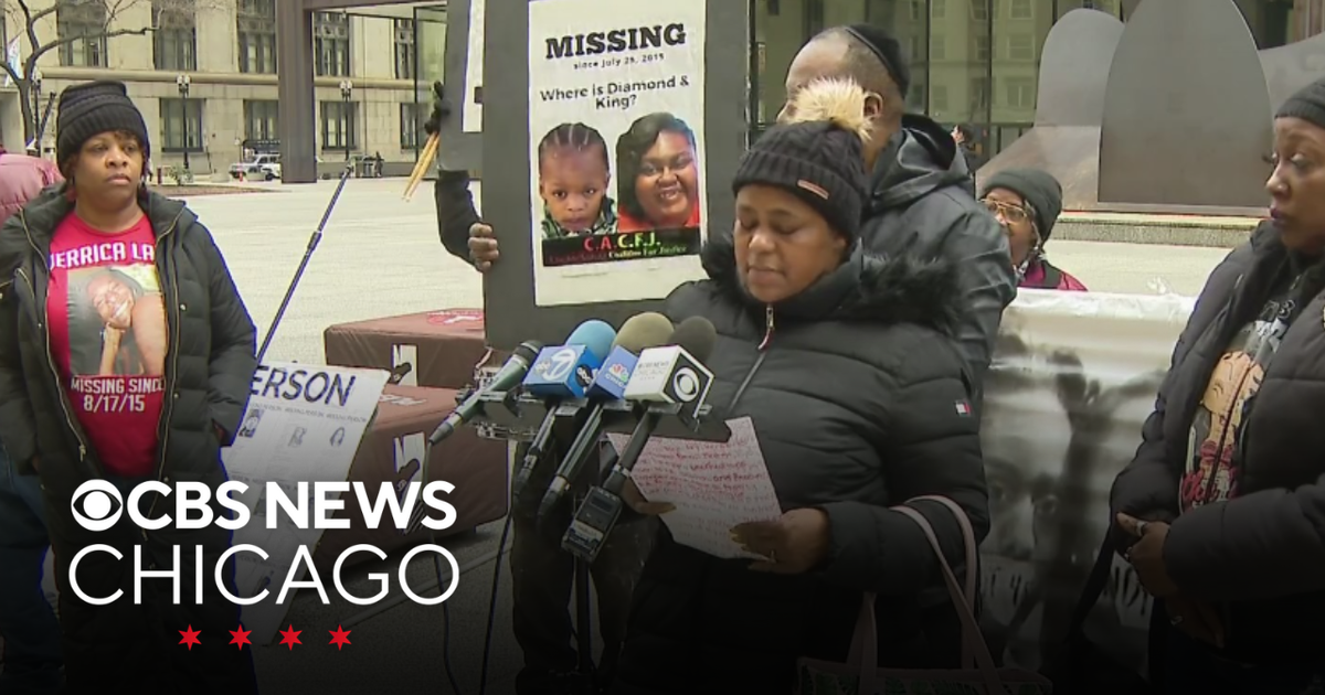 Families rally in Chicago for National Missing Persons Day - CBS Chicago