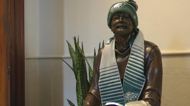 A statue is wearing an Eagles hat and scarf