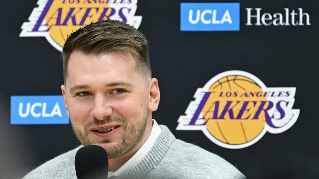 TOPSHOT-BASKET-US-NBA-LAKERS-DONCIC 