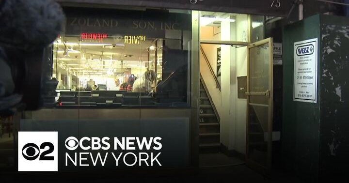 2 in custody after FBI search of Diamond District pawn shop - CBS New York