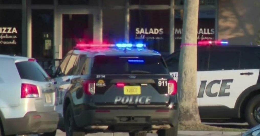 Man stabs woman then kills himself at Miami International Mall, police say Man stabs woman then kills himself at Miami International Mall, police say