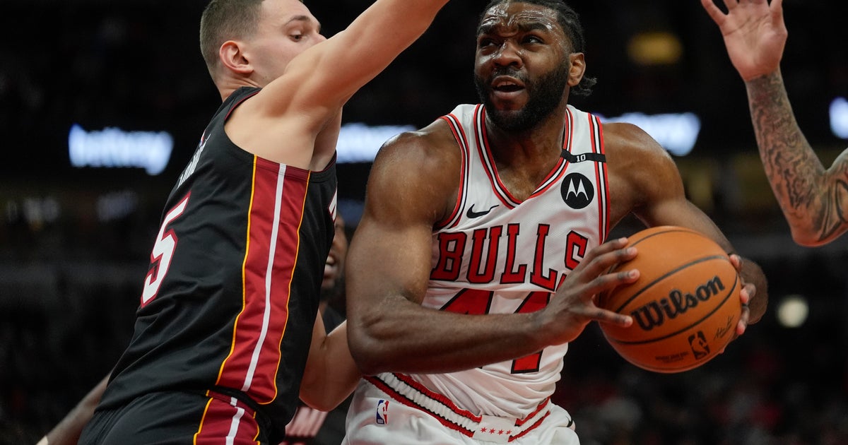 Bulls top Heat 133-124 Bulls top Heat 133-124