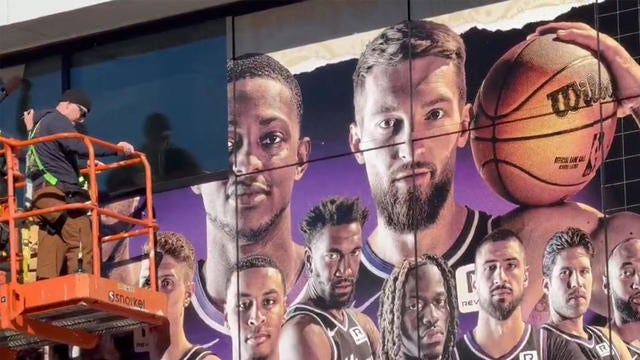 sacramento-kings-fox-poster-coming-down.jpg 