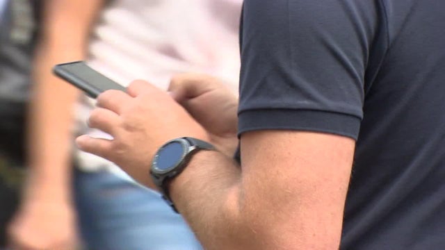 b-tz4-texting-scams-wforb0tk.jpg 