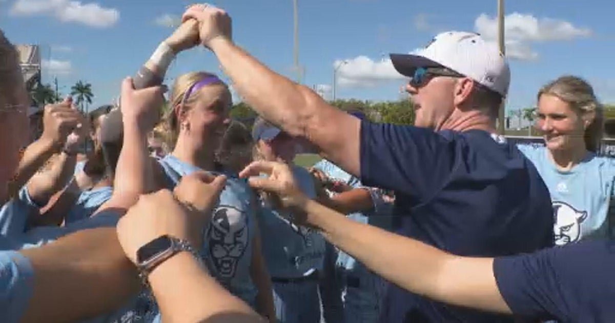 FIU softball team rallies around coach battling cancer: “We’re playing for B” FIU softball team rallies around coach battling cancer: “We’re playing for B”