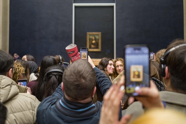 França-Paris-Louvre-Museum-Mona-Lisa-icon-Cell-Cellerebre