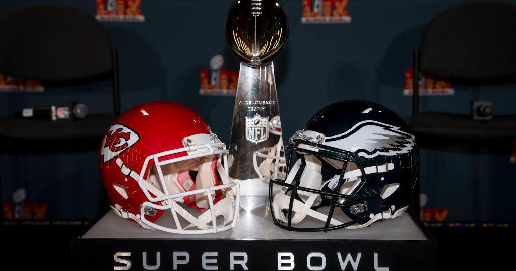Who was favored to win Super Bowl 2025 between the Chiefs and Eagles?