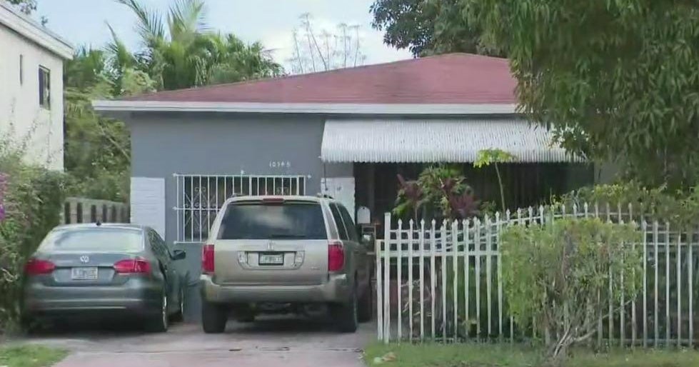 Woman’s body found behind home in Northeast Miami-Dade