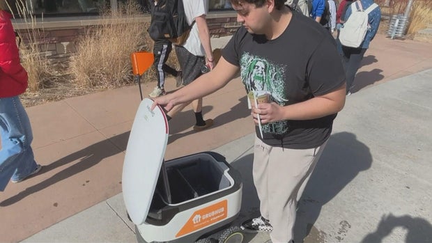 csu-food-robot-delivery-6pkg-transfer-frame-3622.jpg 
