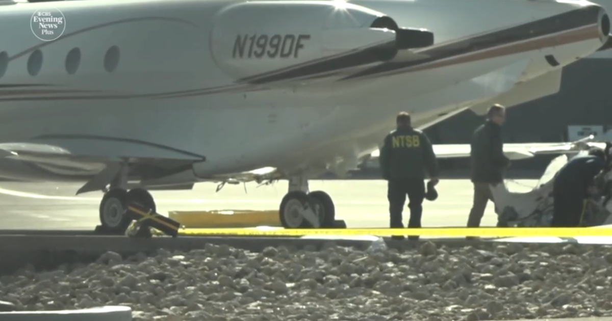 Investigators work to determine cause of Arizona plane collision