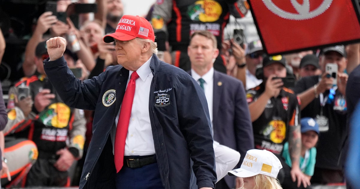 Trump, NASCAR'ın Daytona 500'üne ikinci kez başkan olarak katılıyor