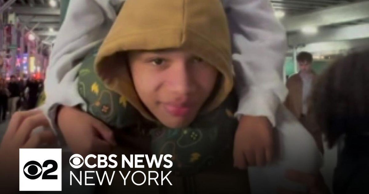 Family mourns loss of 14-year-old killed in Queens stabbing - CBS New York
