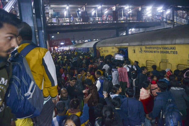 Korban tewas dari stasiun kereta api New Delhi Stampede naik menjadi 18 