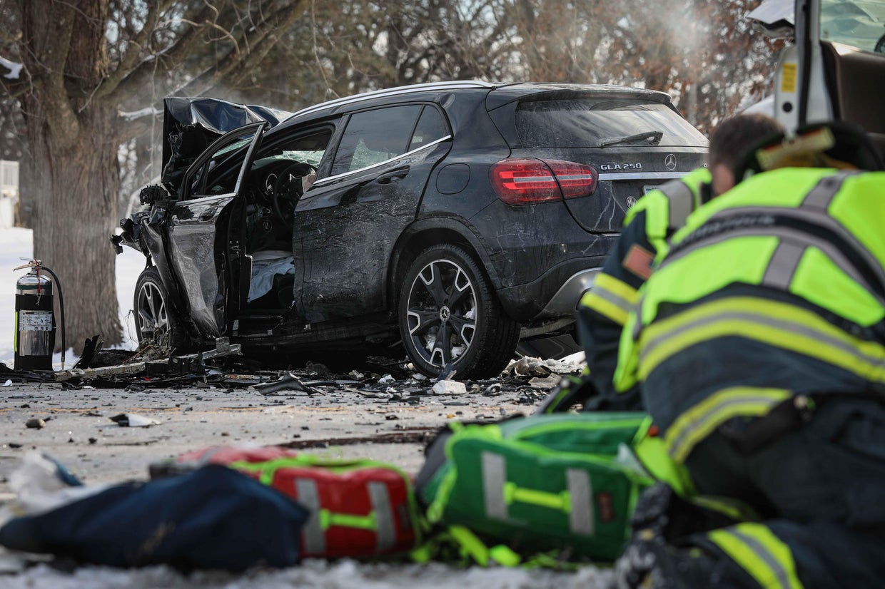 1 killed, 5 critically injured in crash in Chicago's northwest suburbs ...